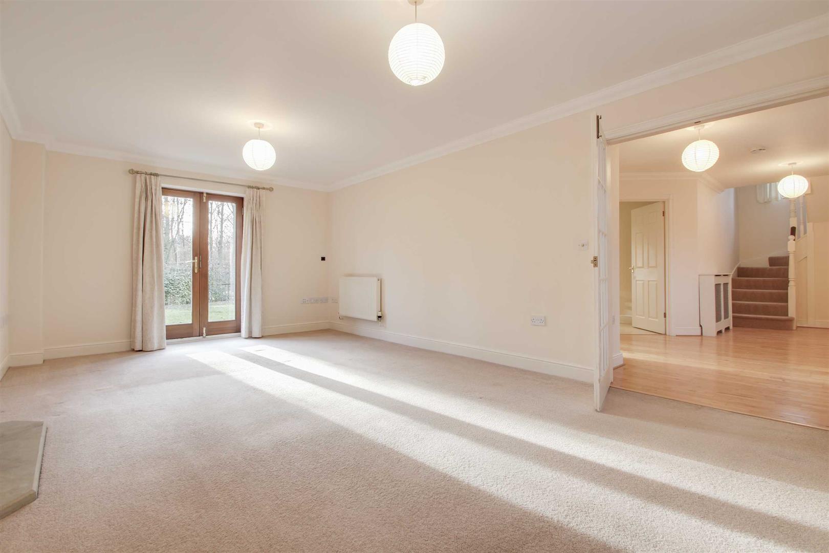 5 bed property in Winstanley Lane, Milton Keynes